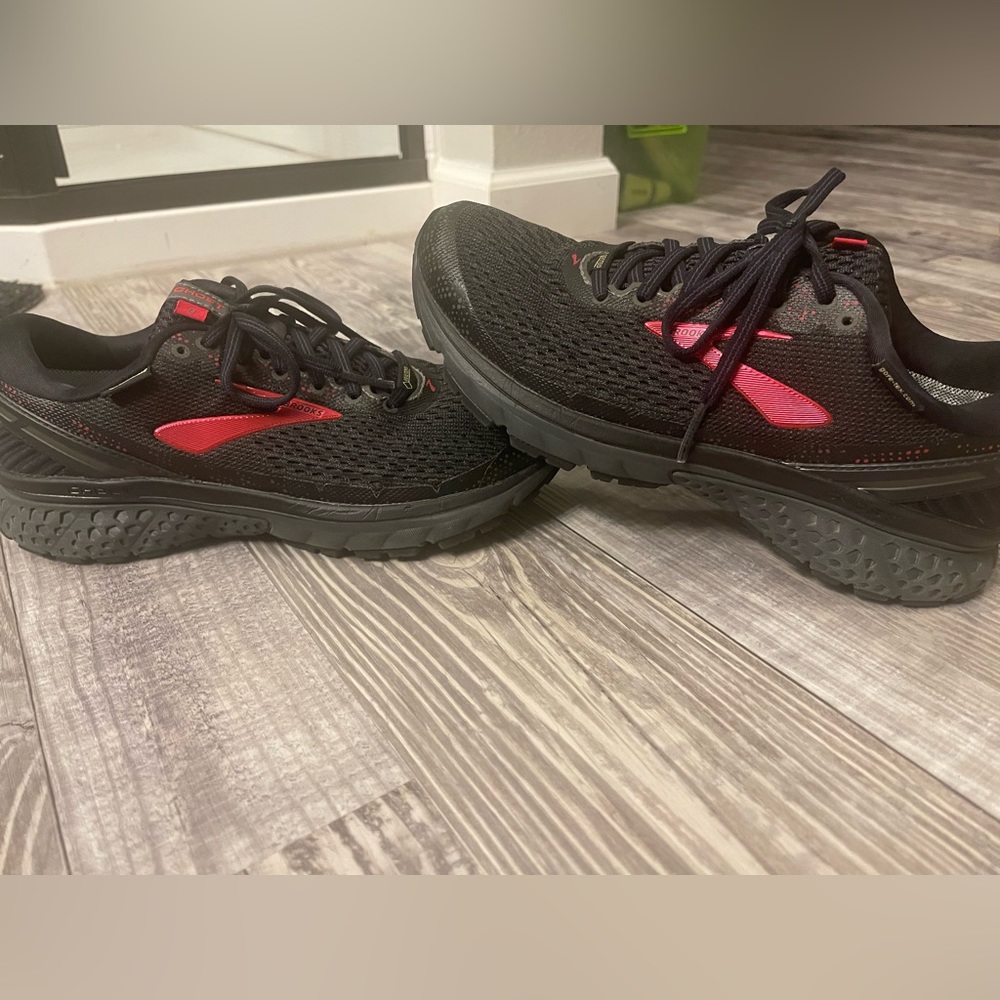 Brooks Ghost 11. Size 8.5. Black on black with pink detail.